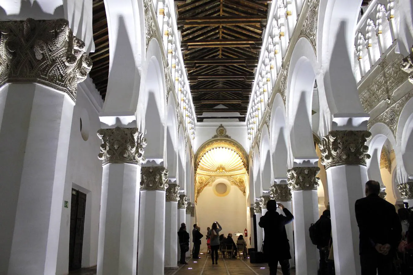 La sinagoga de Santa María La Blanca estrena iluminación