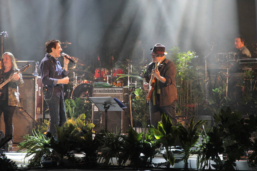 7. Durante la gira Manolo García compartirá escenario con la banda estadounidense con la que grabó el disco y con su banda española habitual