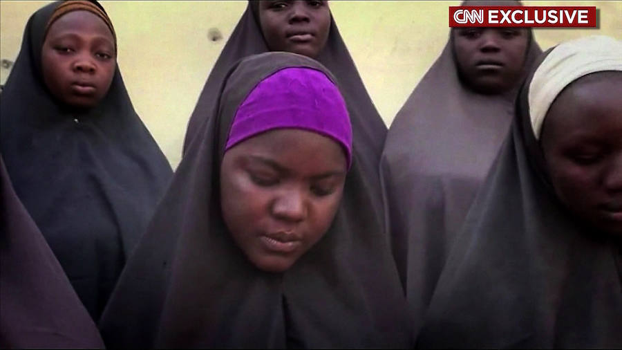 Un vídeo grabado por el grupo terrorista Boko Haram como prueba de vida muestra a quince de las más de 200 niñas secuestradas de la escuela secundaria de Chibok, en el noreste de Nigeria, hace justo dos años.La grabación, a la que ha tenido acceso la cadena estadounidense CNN que la ha difundido, habría sido realizada en diciembre. 