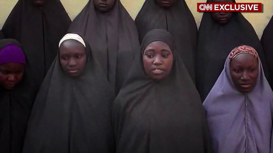 Un vídeo grabado por el grupo terrorista Boko Haram como prueba de vida muestra a quince de las más de 200 niñas secuestradas de la escuela secundaria de Chibok, en el noreste de Nigeria, hace justo dos años.La grabación, a la que ha tenido acceso la cadena estadounidense CNN que la ha difundido, habría sido realizada en diciembre. 
