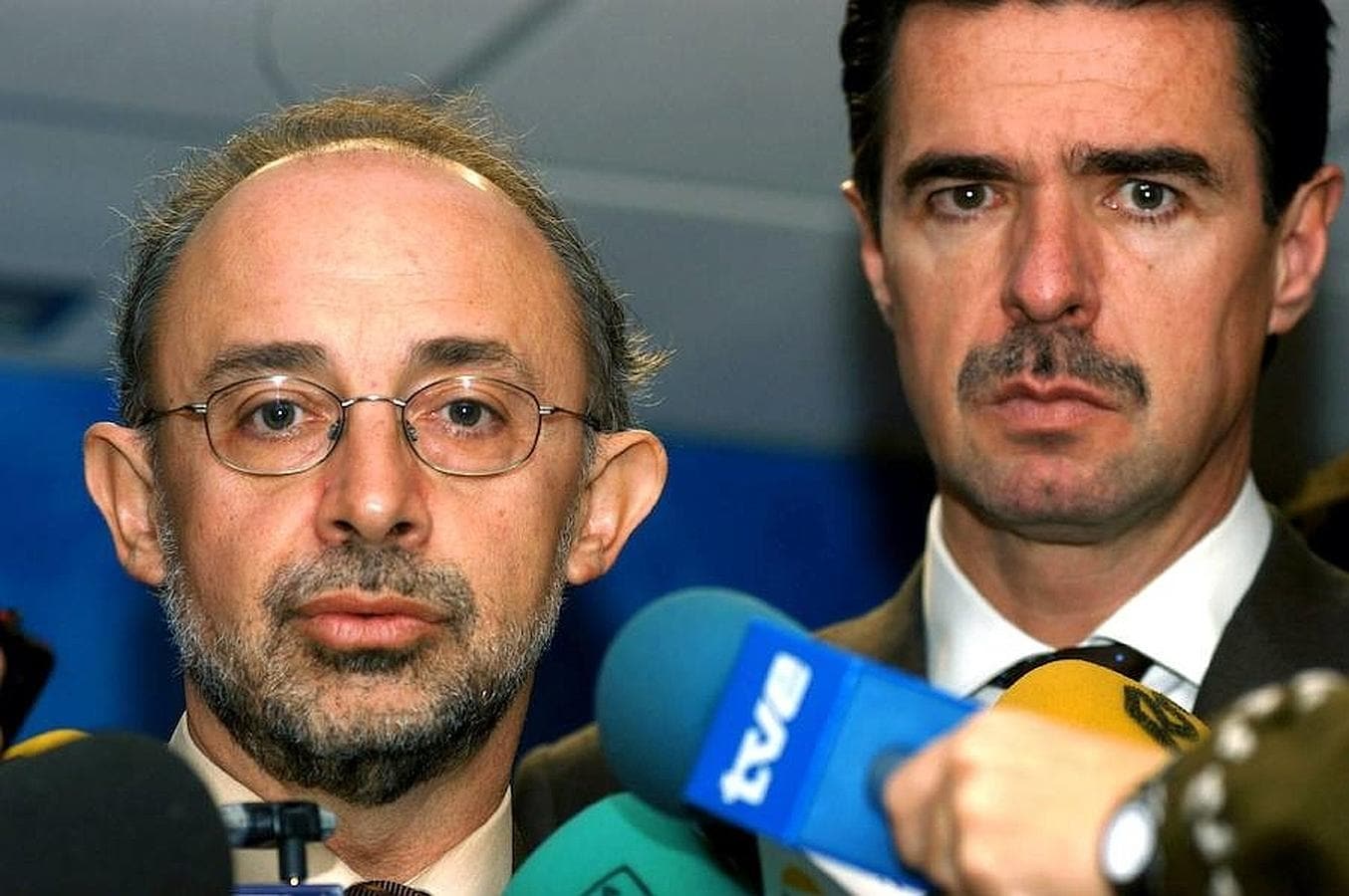 Cristóbal Montoro y José Manuel Soria, en una intervención ante los medios en 2003