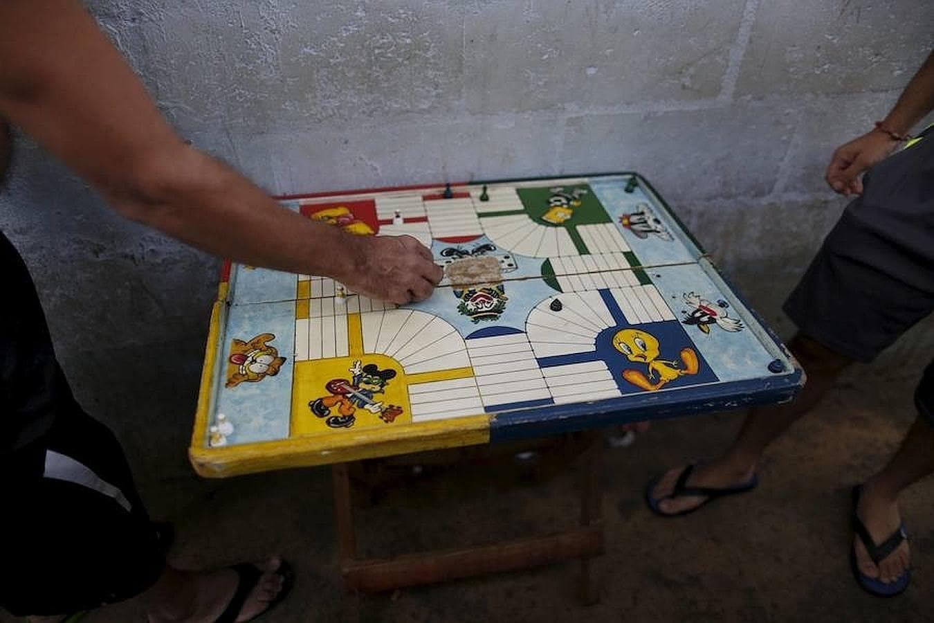 Un juego de mesa en la prisión de «La Joya». 