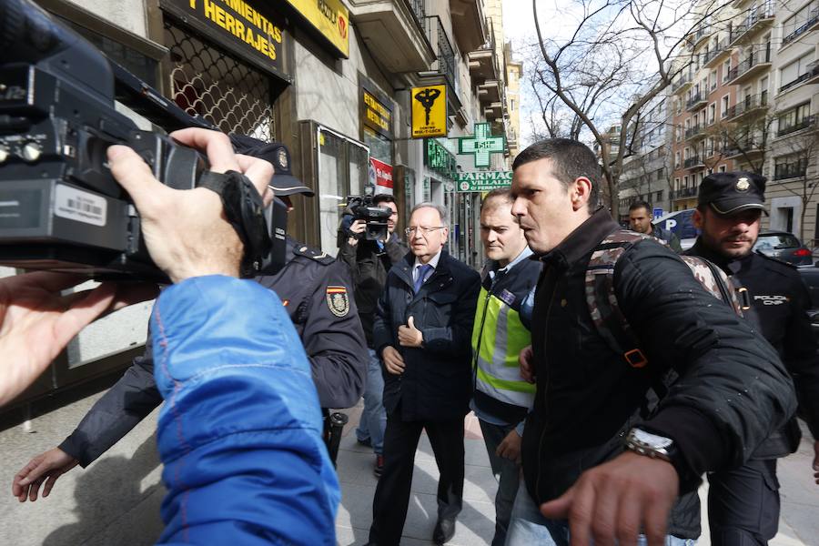 Operación de la UDEF contra Manos Limpias y Ausbanc, en imágenes. La operación continúa abierta y todo apunta a que podrían producirse más detenciones, que podrían afectar especialmente a Ausbanc