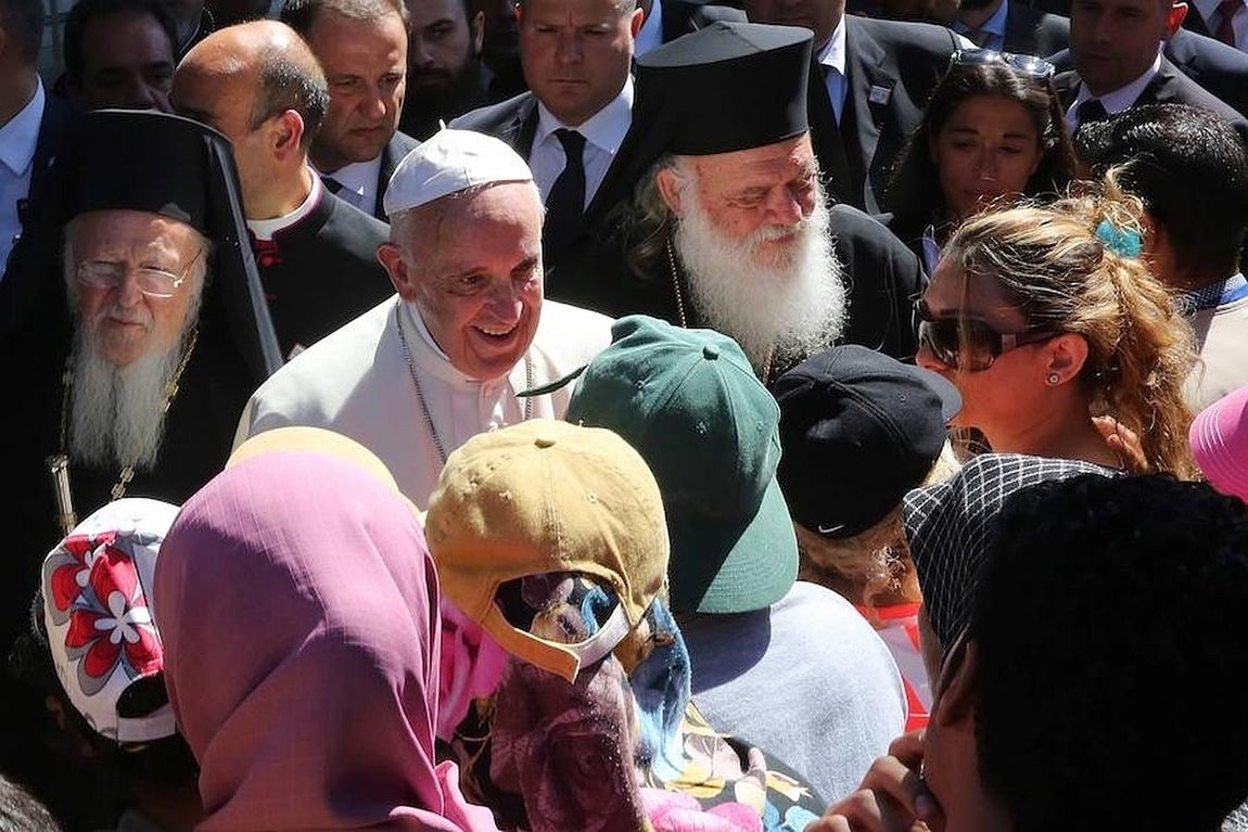 El Papa Francisco llega al campo de refugiados de Moria, en Lesbos (Grecia). 