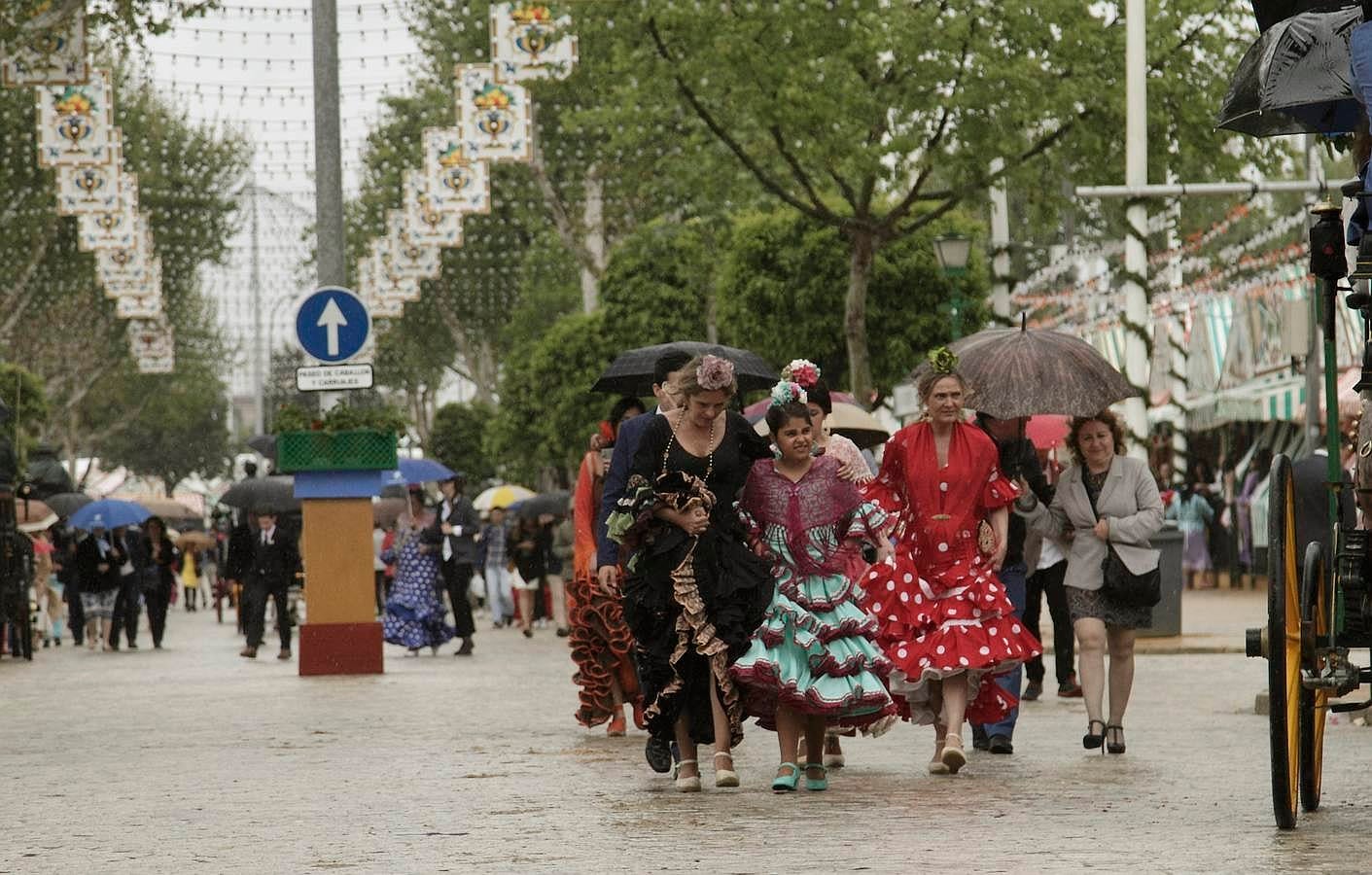 Un sábado de feria frío y lluvioso