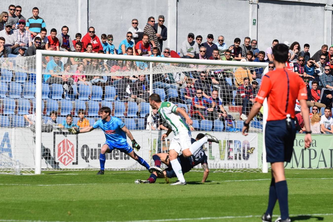 Selección de fotografías de la victoria del CCF en Huesca