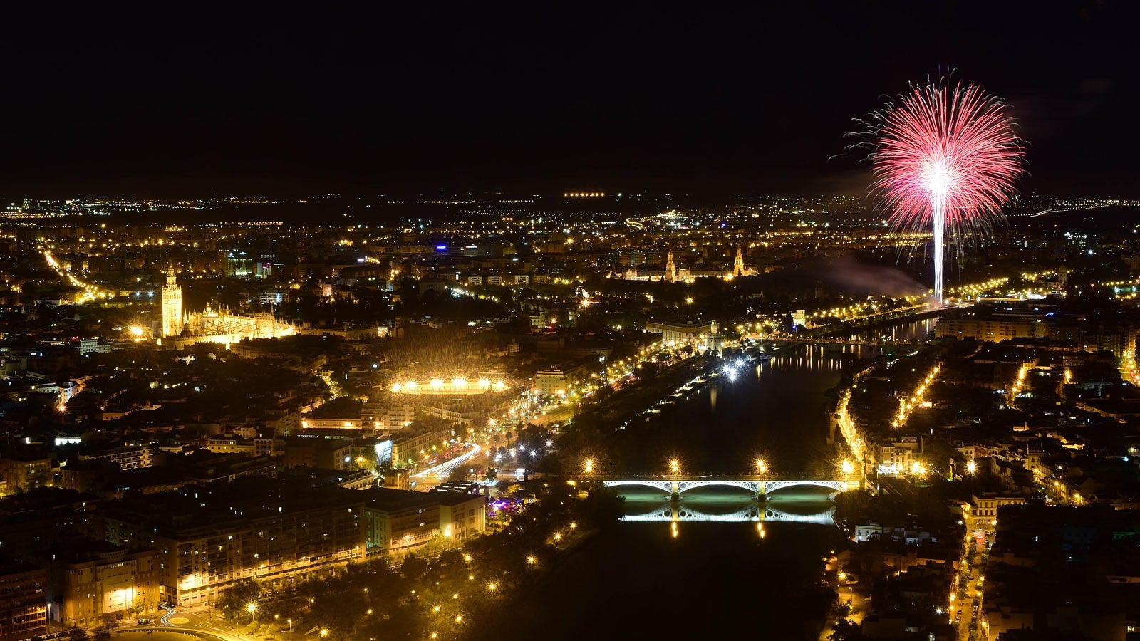 Los fuegos artificiales, desde el cielo y la tierra