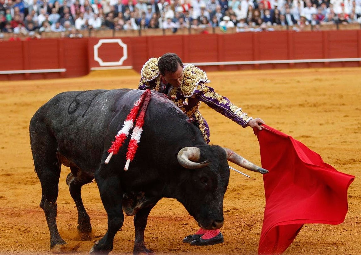Las imágenes más llamativas de las corridas de la Feria de Abril (II)