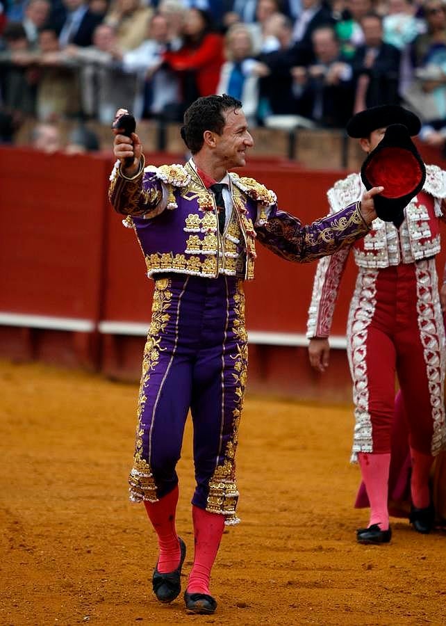Las imágenes más llamativas de las corridas de la Feria de Abril (II)