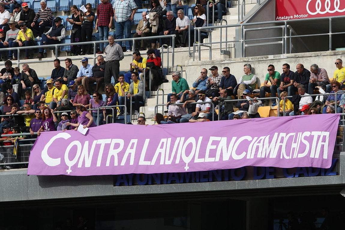 Fotos: Las imágenes del partido Cádiz CF- Mérida