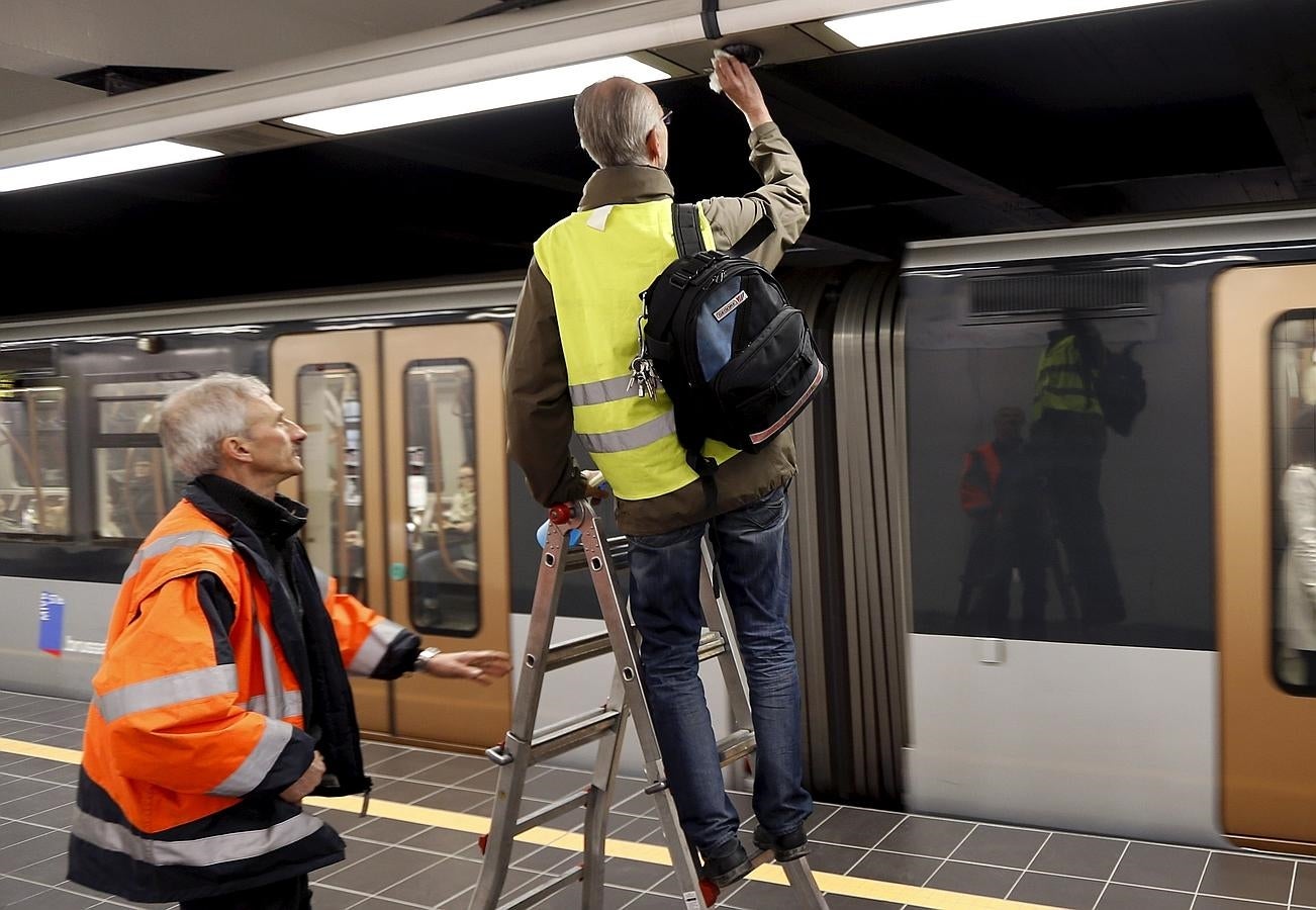 El metro de Maelbeek vuelve a funcionar un mes después de los atentados de Bruselas. 