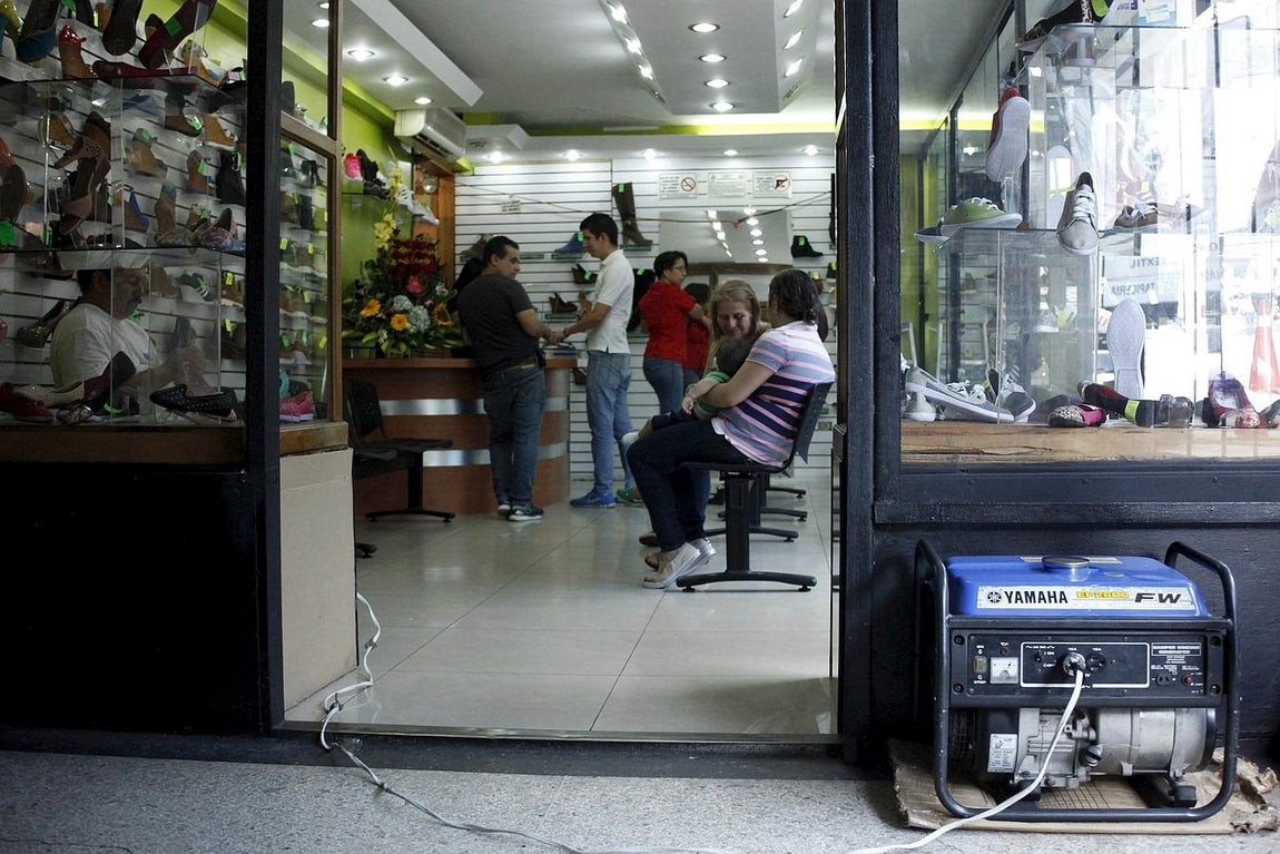 Un generador de luz para superar el apagón en San Cristóbal, Venezuela. 