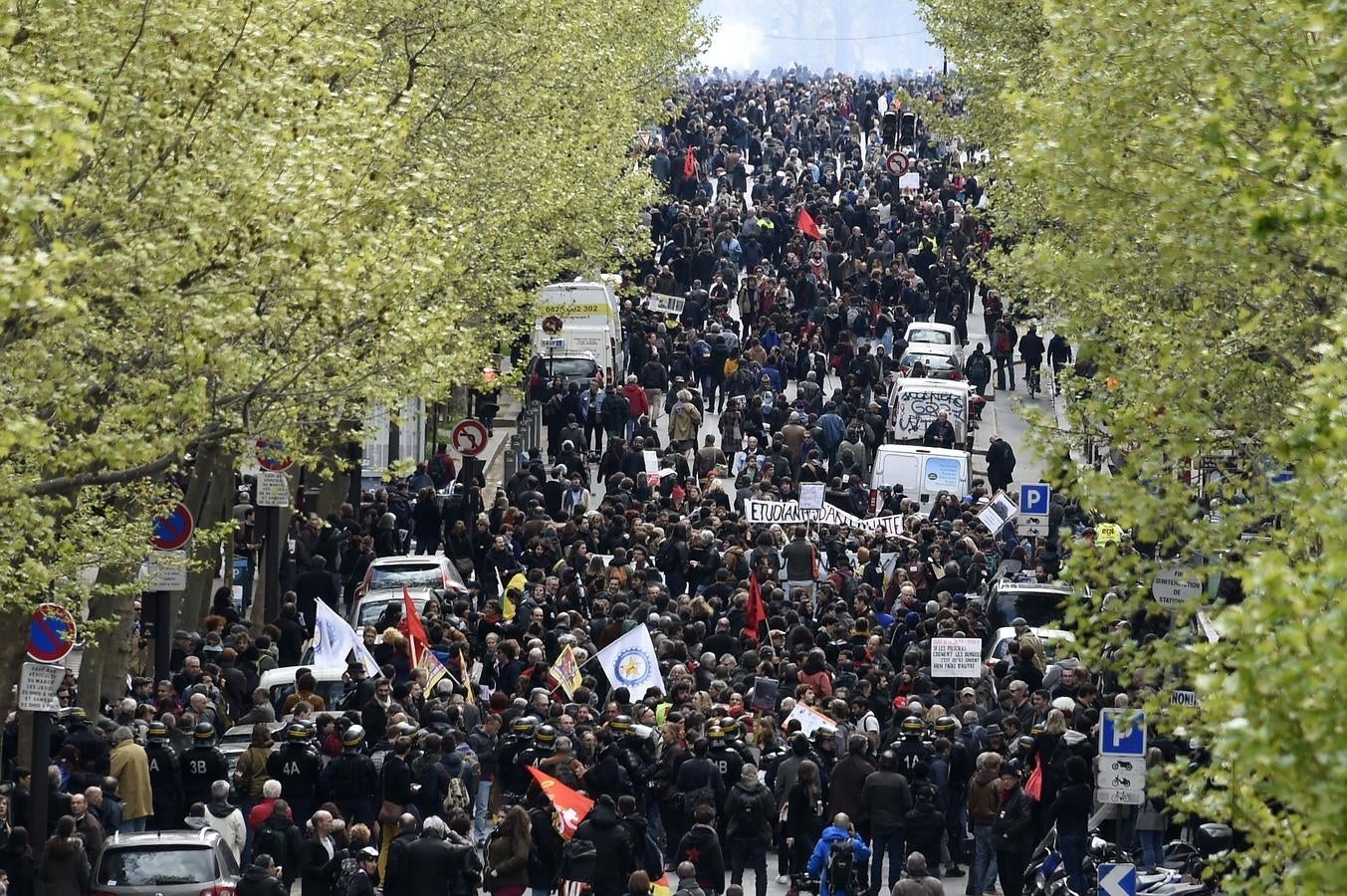 Uno de los problemas para el Gobierno es que muchos de los que han protestado, como los de la imagen en París, son tradicionales votantes socialistas. 