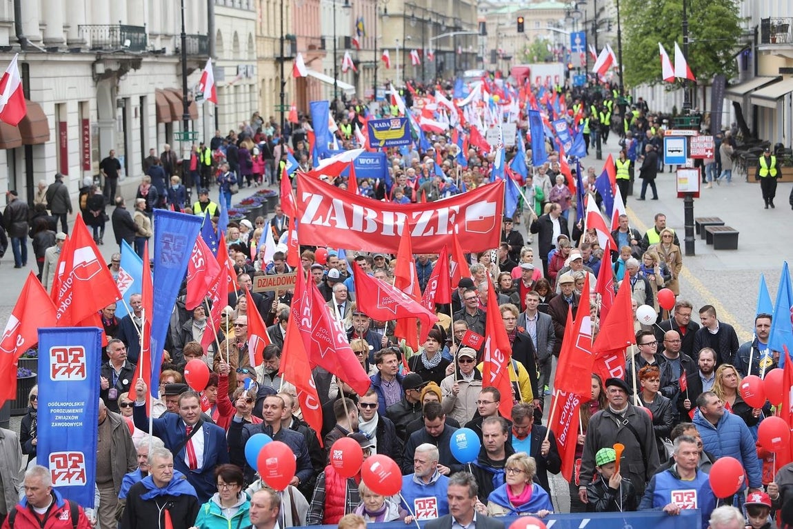 Participantes en las marchas en Warsaw, Polonia. 