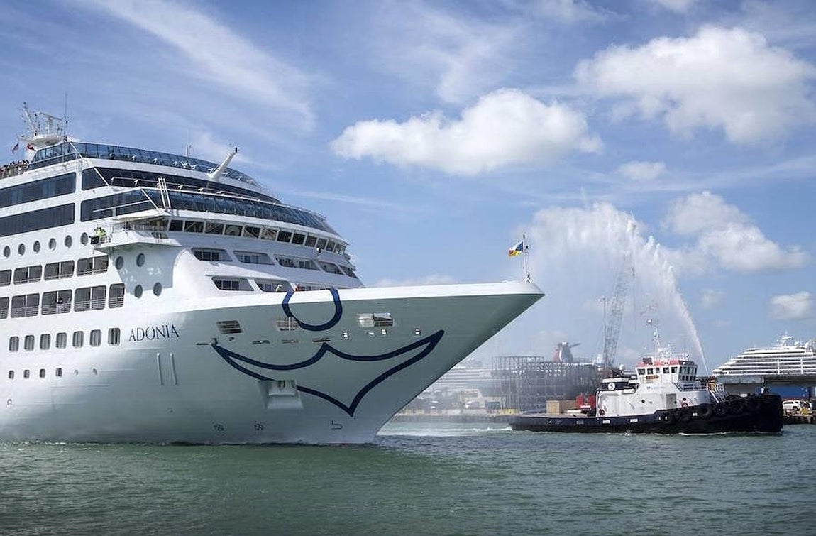 Detalle de la proa del barco. 