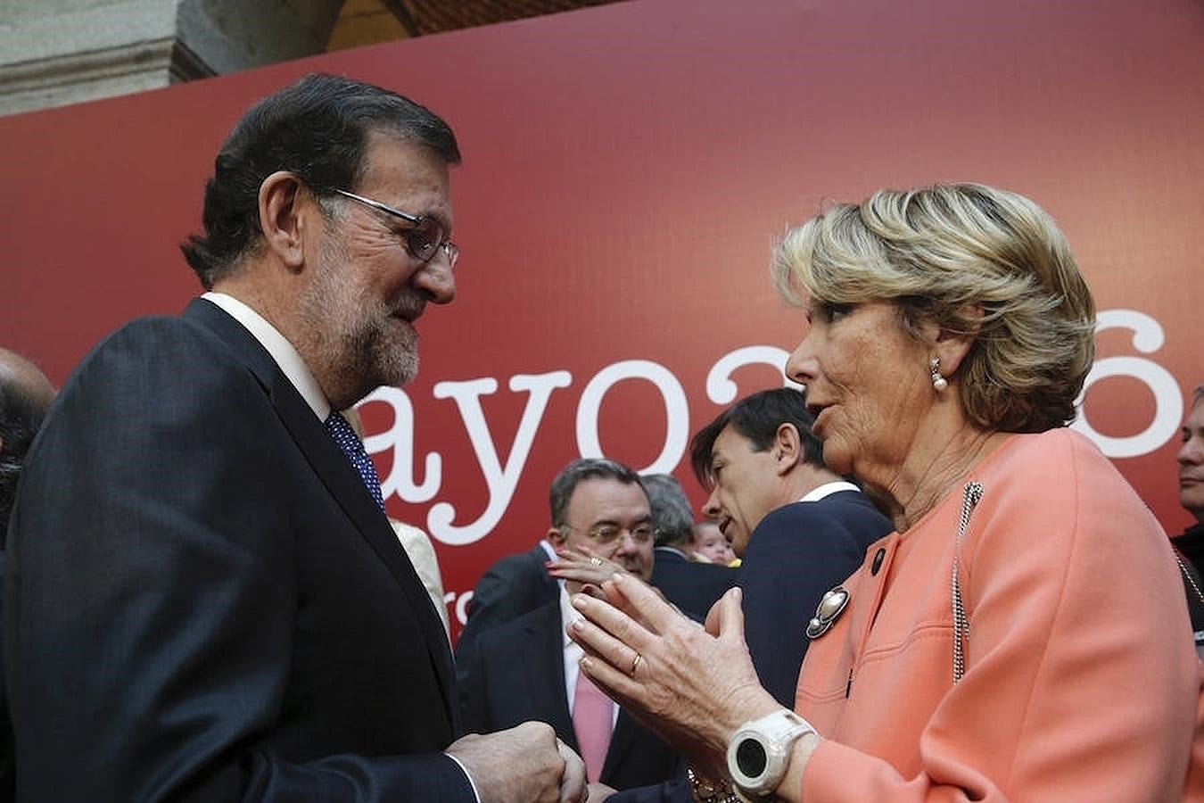 13. Mariano Rajoy y Esperanza Aguirre, durante la recepción institucional del Dos de Mayo en la Real Casa de Correos