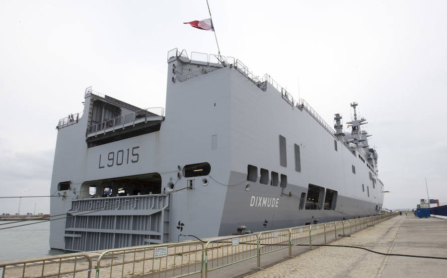Popa de este buque francés, el segundo mayor de la Marine Nationale. 