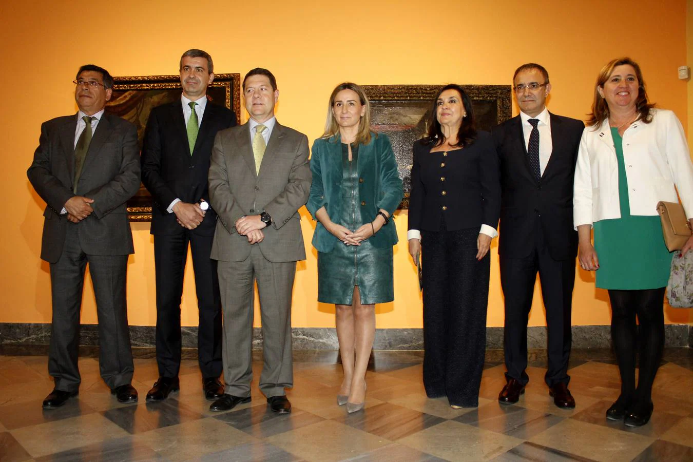 El presidente de Castilla-La Mancha, Emiliano García-Page y la alcaldesa de Toledo, Milagros Tolón, entre otros, en la inauguración de la exposición