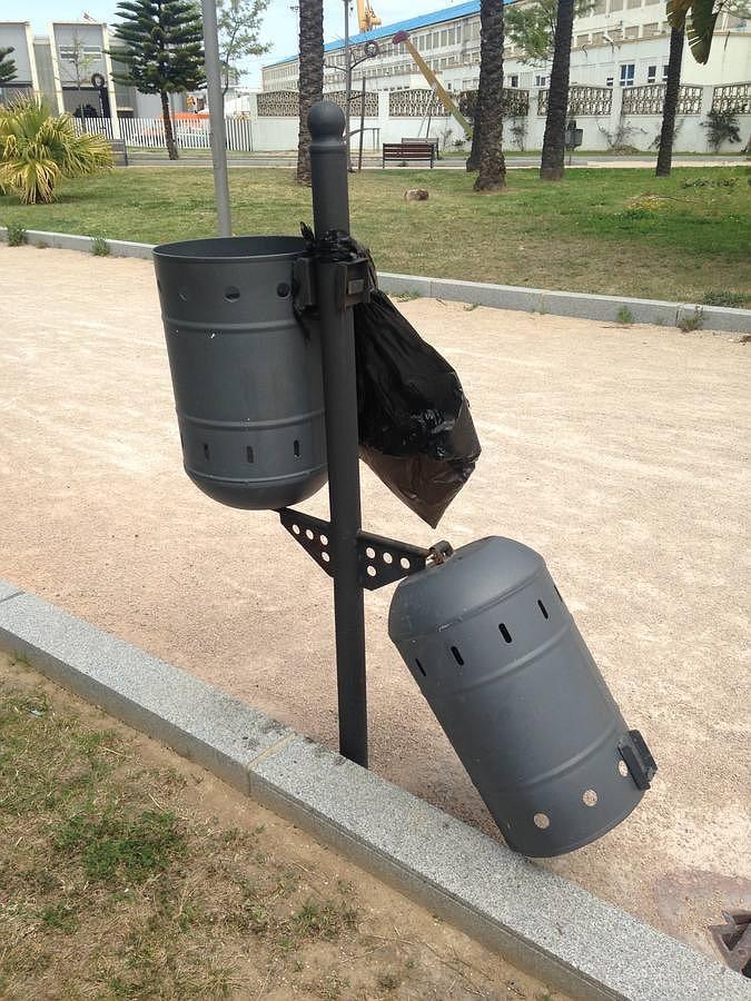 Destrozos en el parque de Astilleros