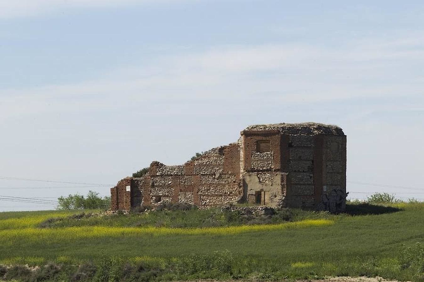 10. Ruinas de la ermita de Valtierra. Construida en la primera mitad del siglo XII