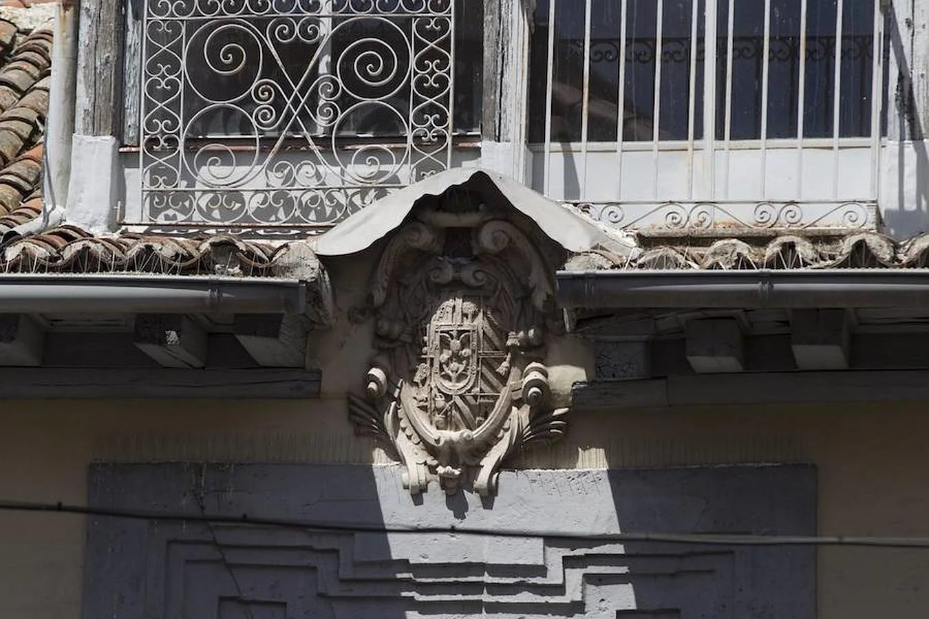 8. Detalle del escudo de la casa solariega del obispo de Salamanca José Sancho Granado