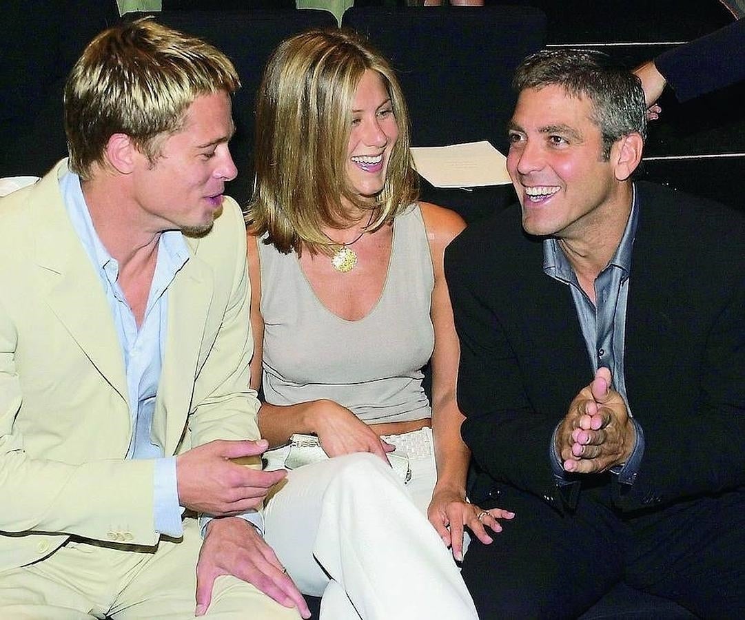 George Clooney junto a Brad Piit y Jennifer Aniston. 