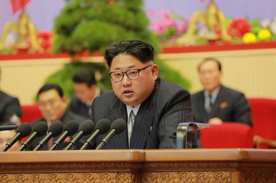 Clausura del Congreso del Partido de los Trabajadores de Corea del Norte, en imágenes. Kim Jong-un, quien sucedió a su padre Kim Jong-il en 2011, ha renovado el desafío nuclear al resto de la comunidad internacional aunque ha hablado de que usará las armas nucleares, sólo si se ve agredido