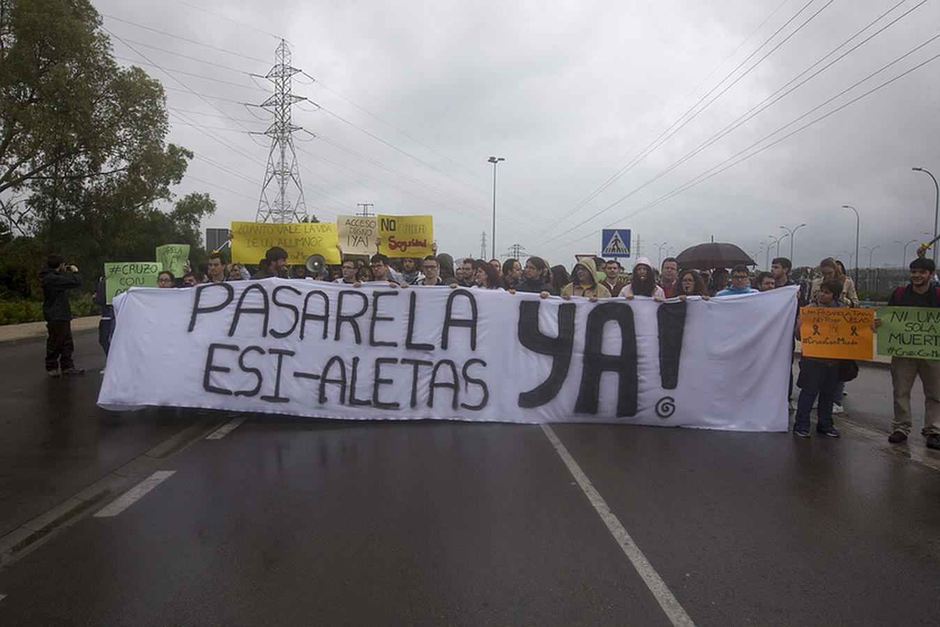 Manifestación de los alumnos de la ESI por uno acceso mejor al campus de Puerto Real