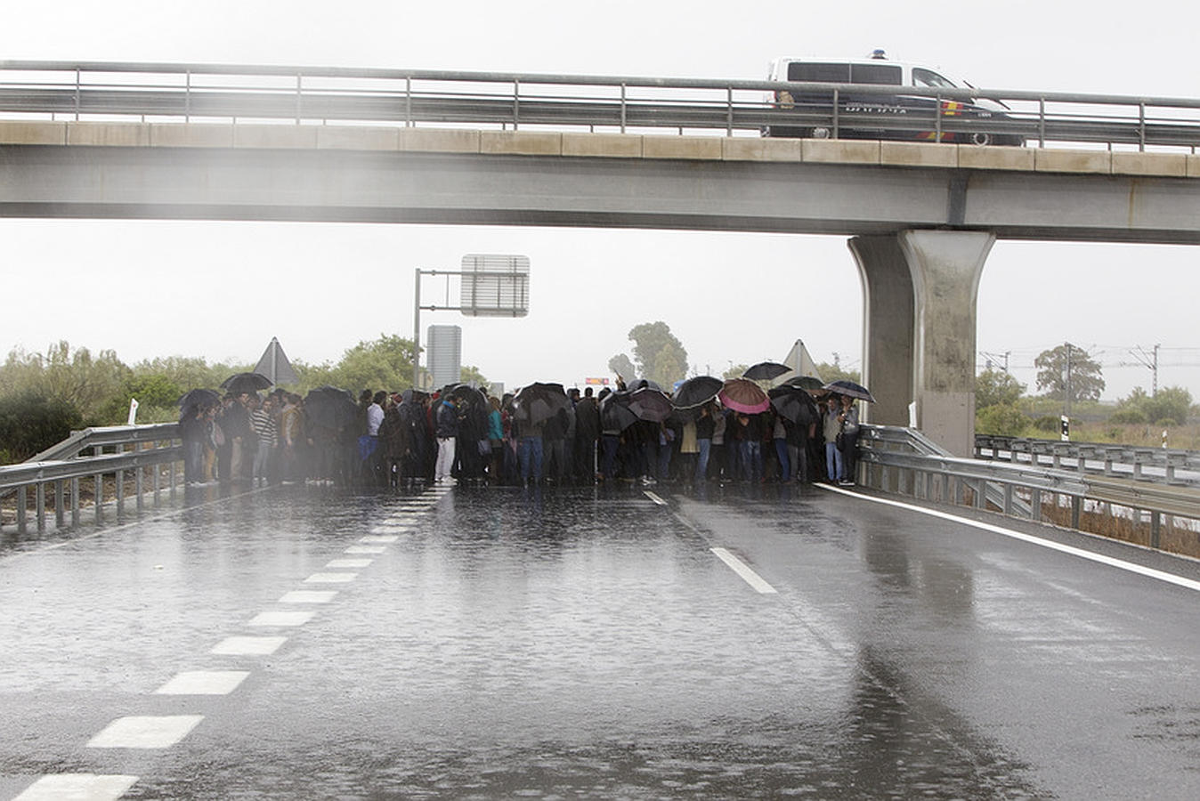 Manifestación de los alumnos de la ESI por uno acceso mejor al campus de Puerto Real