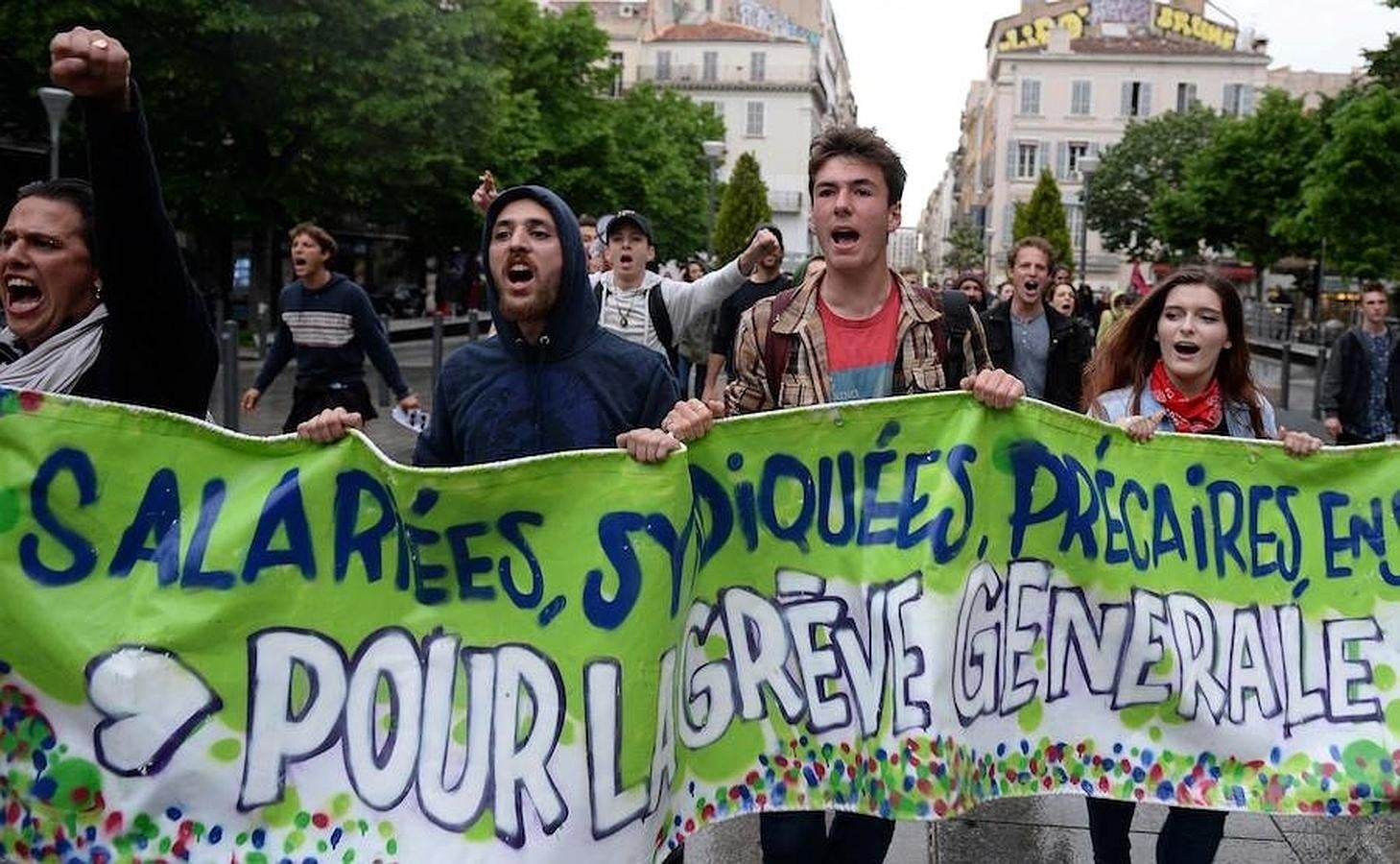 Otra manifestación en Marsella contra el decretazo del Gobierno de Hollande. 