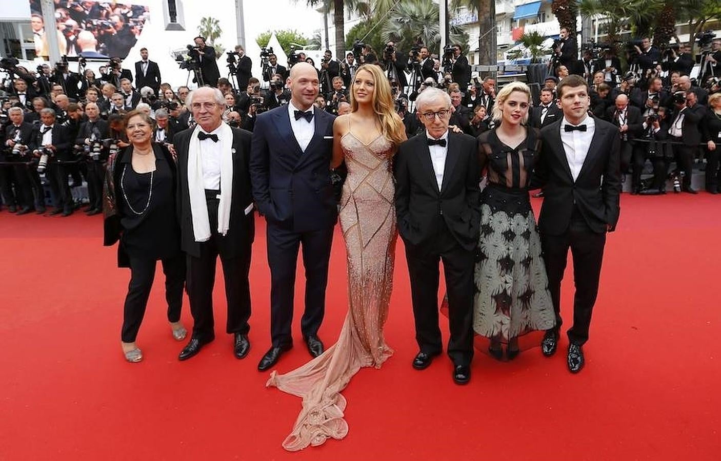 El Festival de Cannes reúne el mayor número de estrellas de cine. Aquí vemos al elenco completo del nuevo film de Woody Allen. 