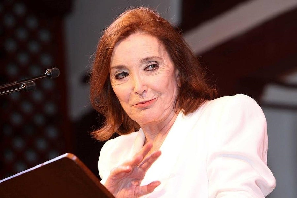 Festival de Almagro. Espert recibió en 2011, de manos de la presidenta de Castilla-La Mancha, María Dolores de Cospedal, y la ministra de cultura Angeles Garcia Sinde, el XI Premio Corral de Comedias, del XXXIV Festival Internacional de Teatro Clásico de Almagro