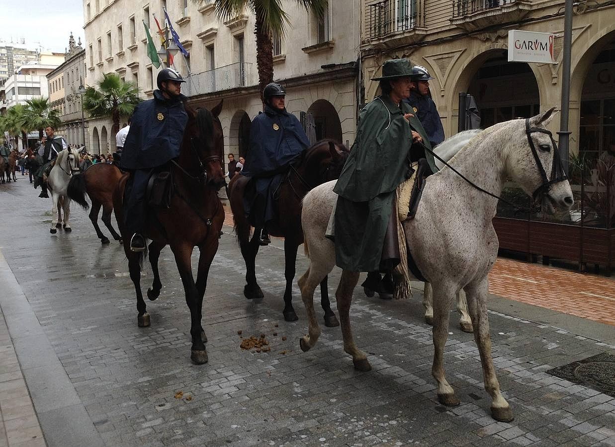 Huelva despide al Simpecado de Emigrantes