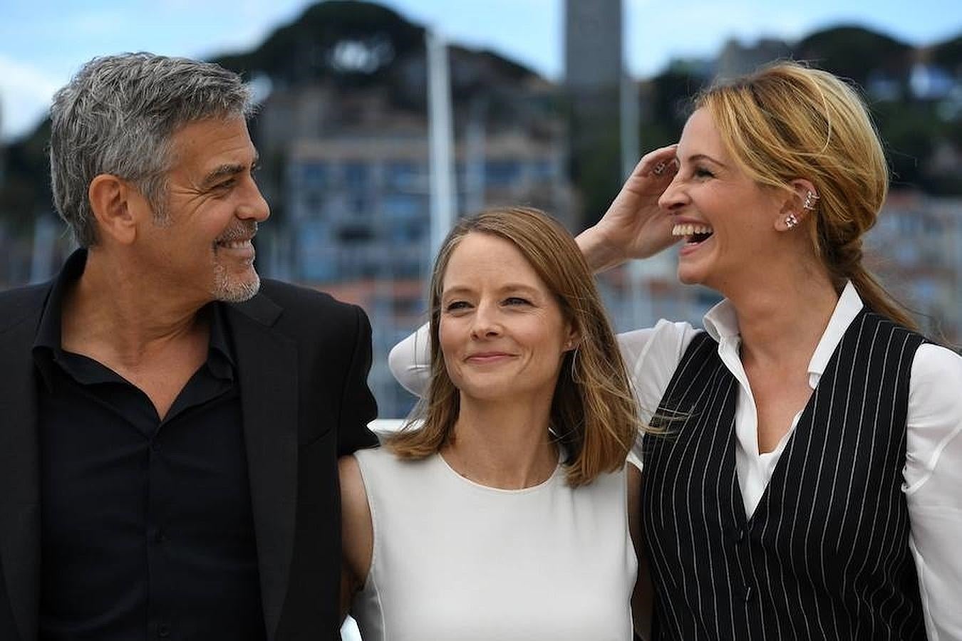 La directora Jodie Foster, junto a los protagonistas de su película «Money Monster», George Clooney y Julia Roberts. 