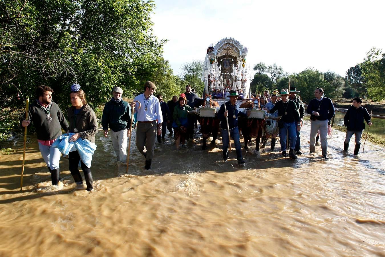 Emotivo paso de Triana por el Quema