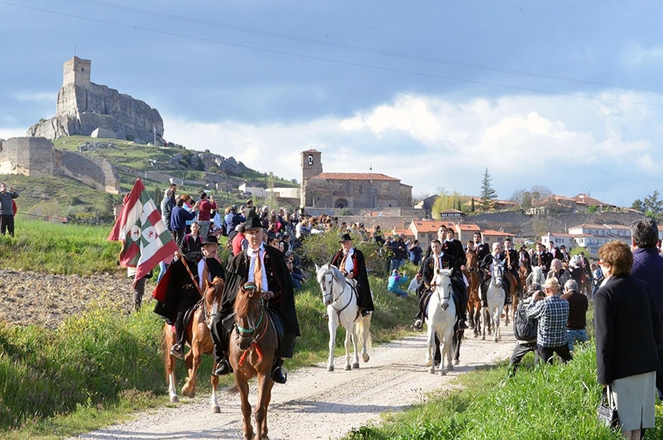 Durante el recorrido a caballo hacia la ermita con Atienza al fondo