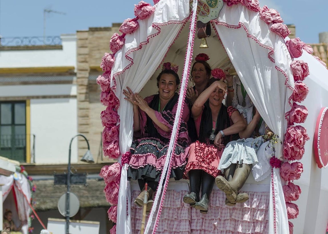 Las horas previas a la salida de la Virgen del Rocío
