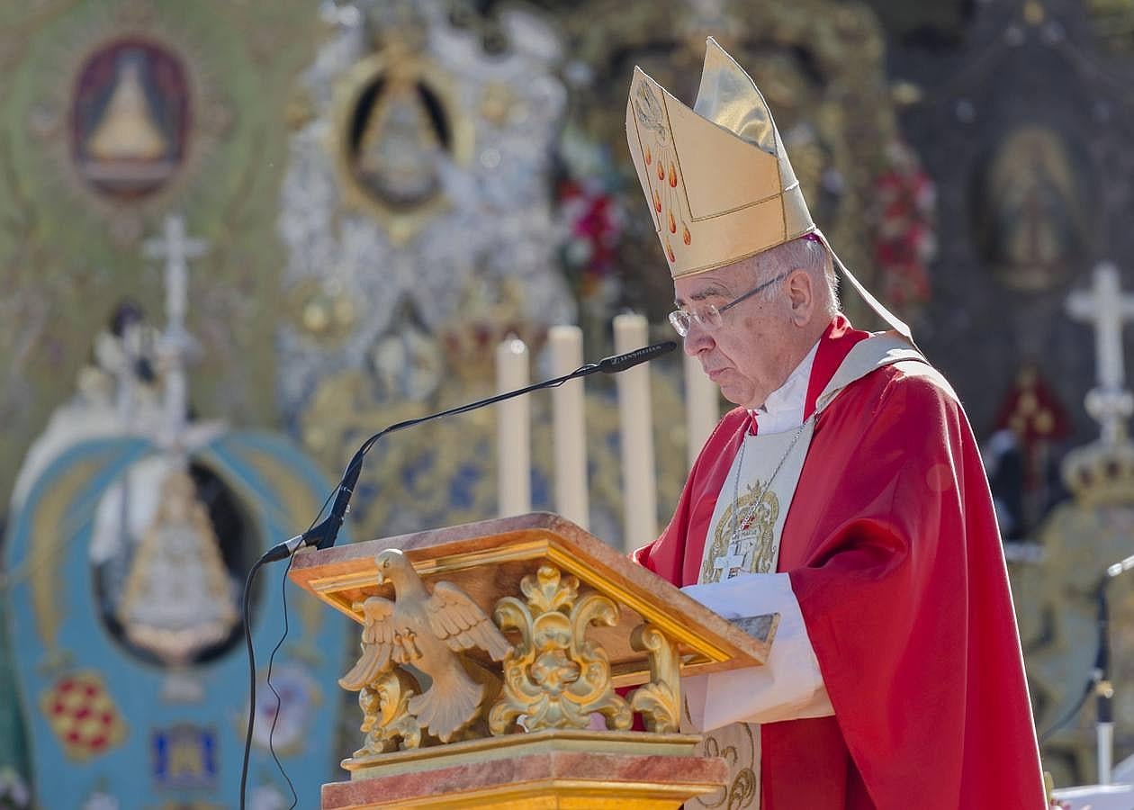 Multitudinaria asistencia a la Pontifical