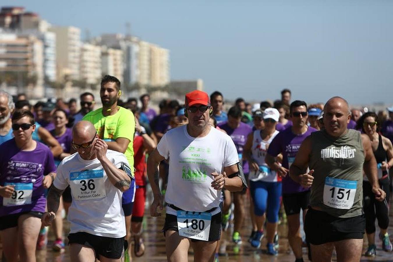 Búscate entre los participantes de la Carrera por el Parkinson de Cádiz