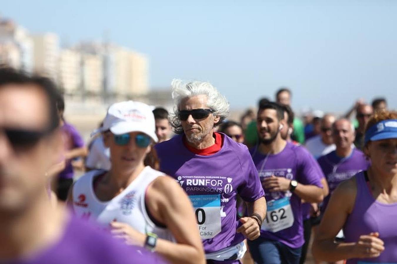 Búscate entre los participantes de la Carrera por el Parkinson de Cádiz