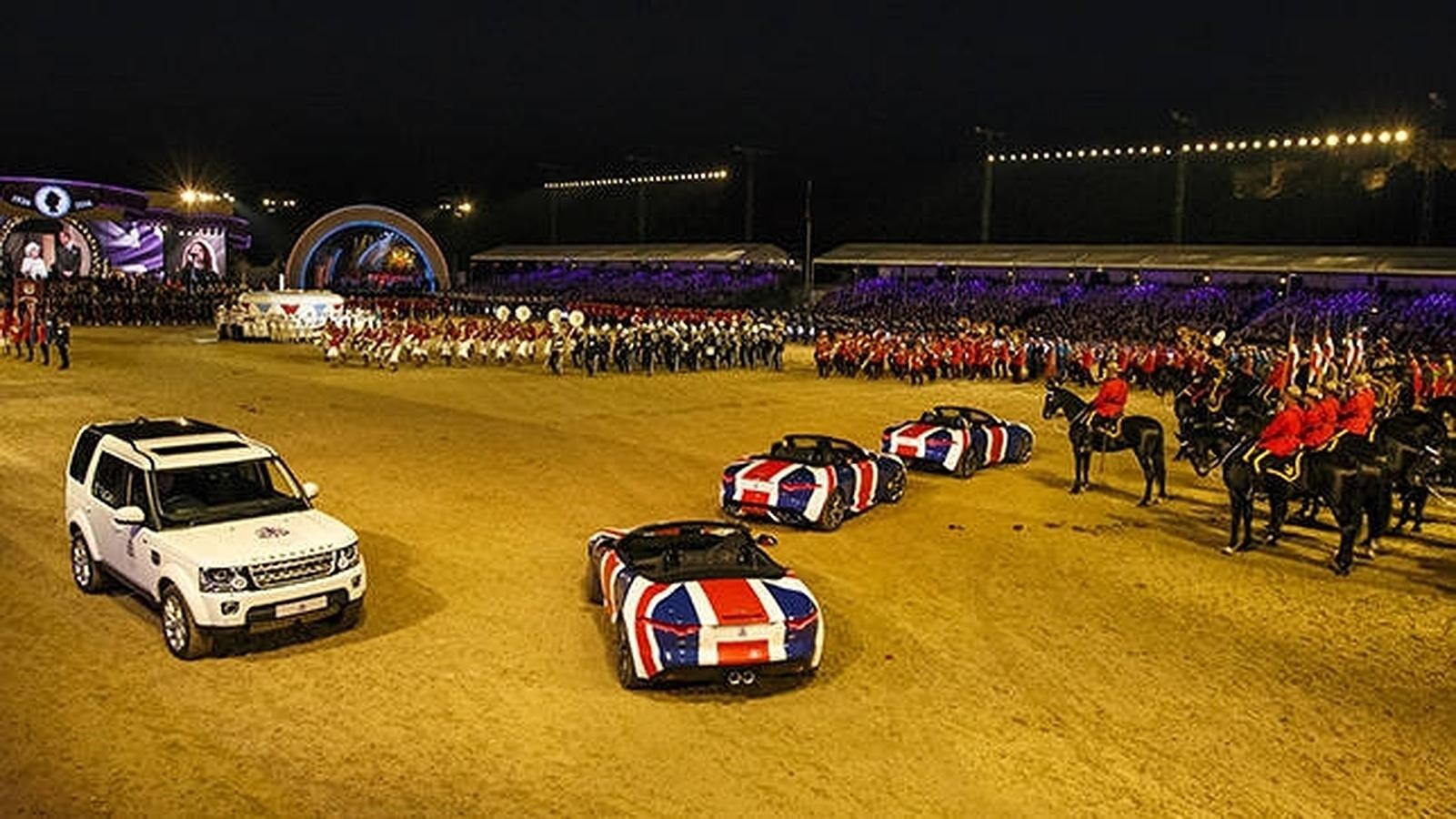 Los Jaguar F-TYPE y un Land Rover Discovery entre los protagonistas del cumpleaños