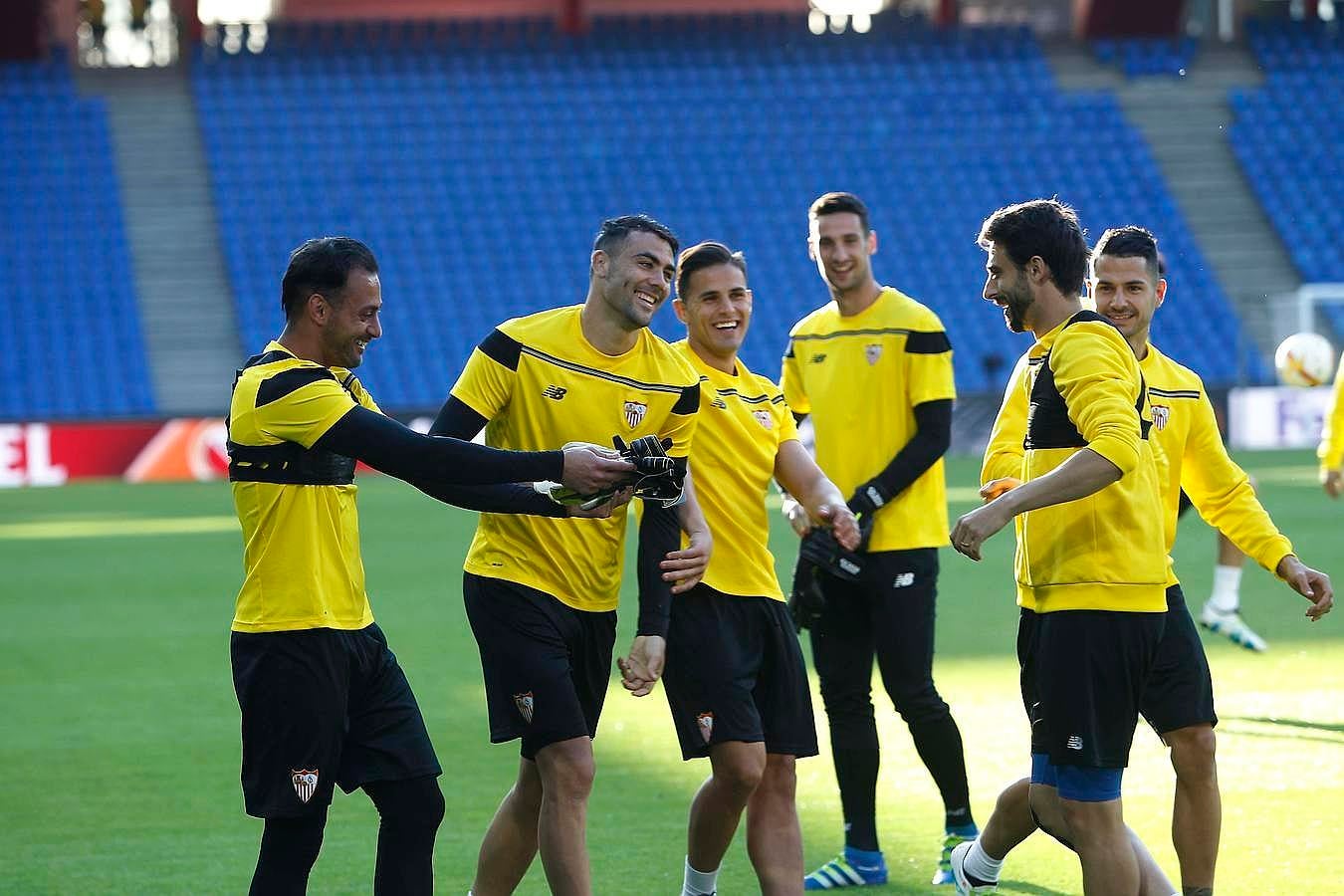 El Sevilla ya se entrena en el escenario de la final