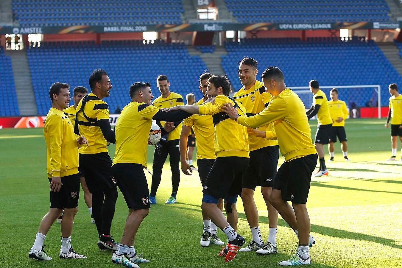 El Sevilla ya se entrena en el escenario de la final