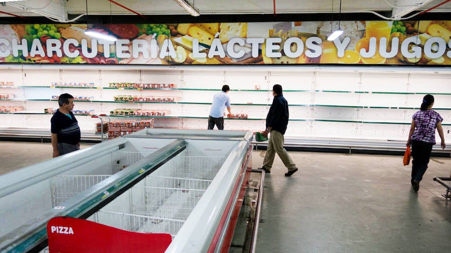 Muchos supermercados de Venezuela están sufriendo el desabastecimiento de alimentos desde hace meses, lo que provocó que el Parlamento declarara  crisis alimentaria nacional