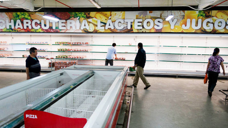Muchos supermercados de Venezuela están sufriendo el desabastecimiento de alimentos desde hace meses, lo que provocó que el Parlamento declarara  crisis alimentaria nacional. 