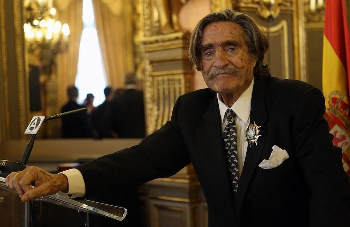 Con la Gran Cruz de Isabel la Católica en 2014. 