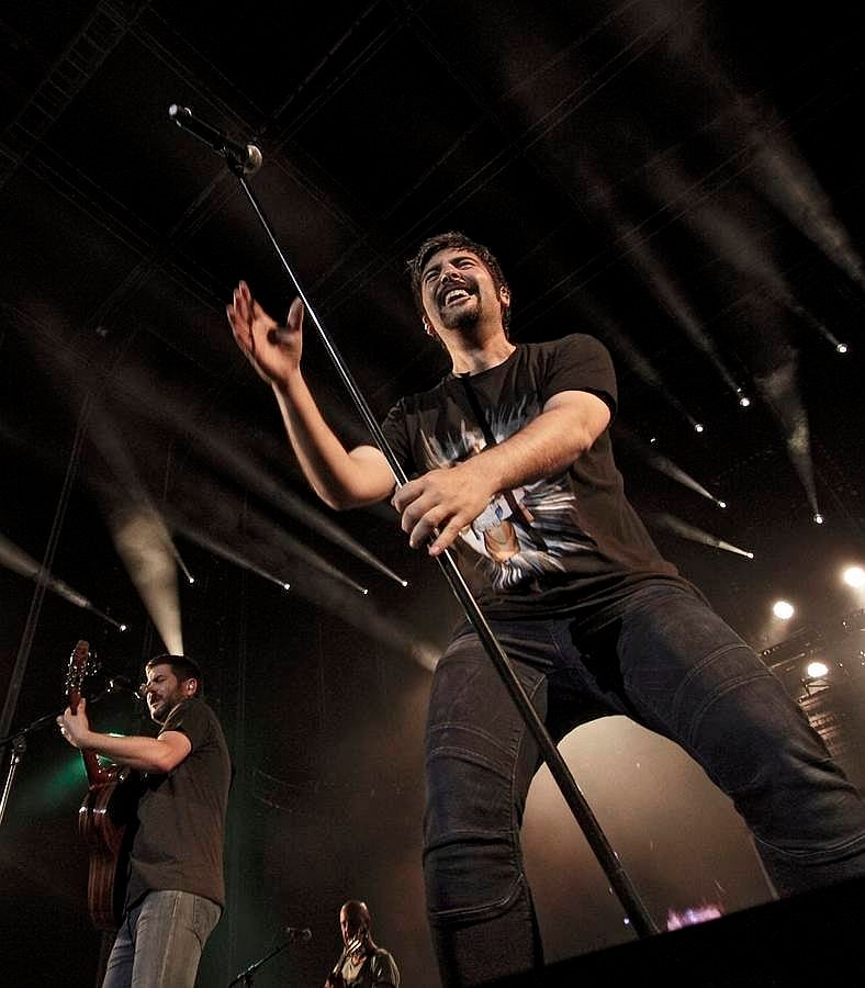 Estopa hizo vibrar a Sevilla al ritmo de rumba