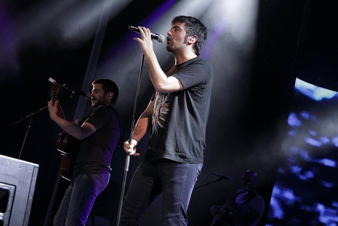 Estopa hizo vibrar a Sevilla al ritmo de rumba