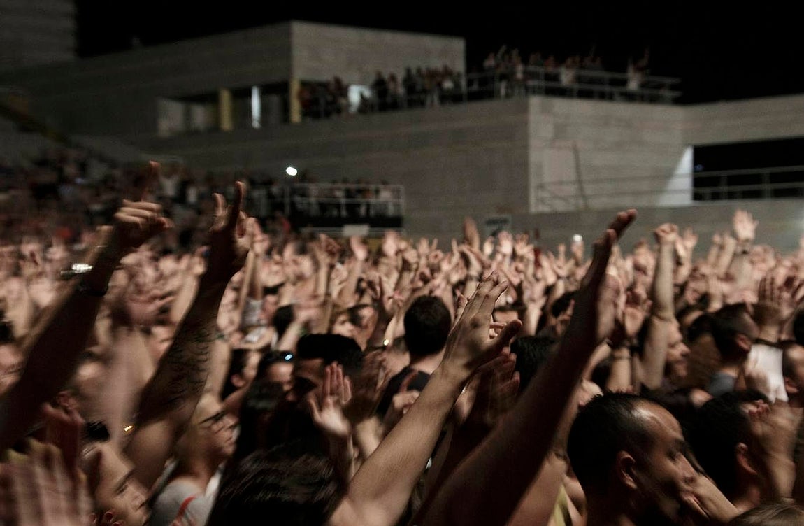 Estopa hizo vibrar a Sevilla al ritmo de rumba