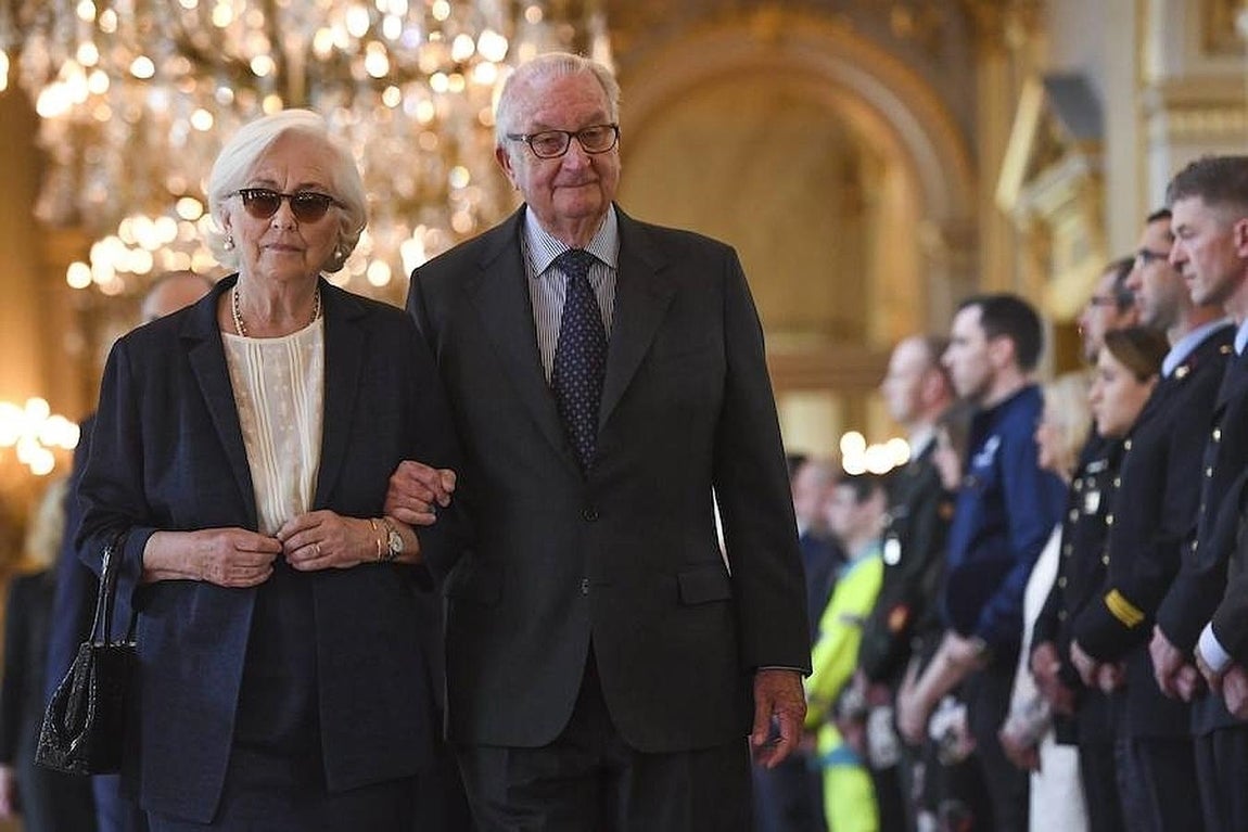 El Rey emérito, Alberto II de los belgas junto a la Reina en el Palacio Real. 
